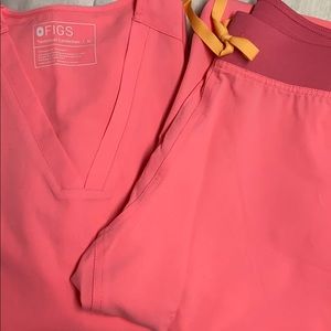 Figs neon pink scrub set